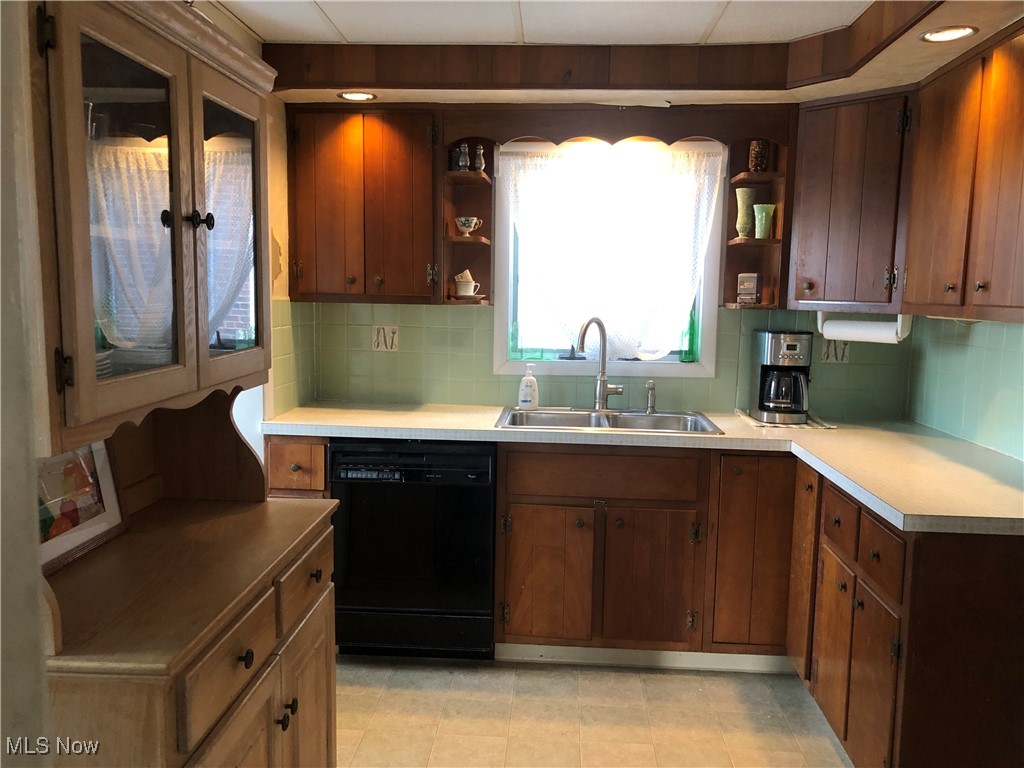 1662 Onondaga Avenue Lakewood OH 44107