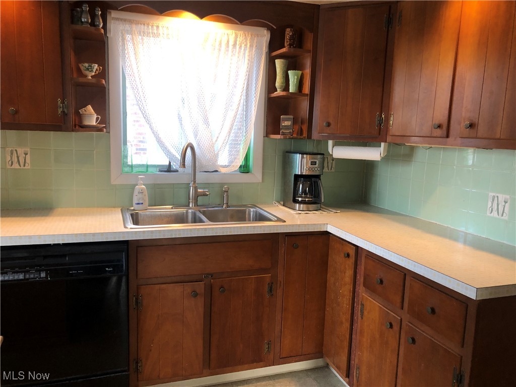 1662 Onondaga Avenue Lakewood OH 44107