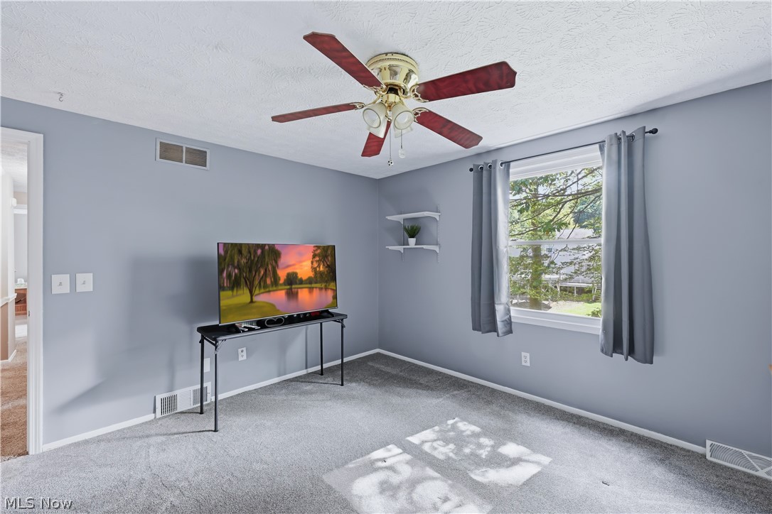 8578 Red Oak Drive NE Warren OH 44484