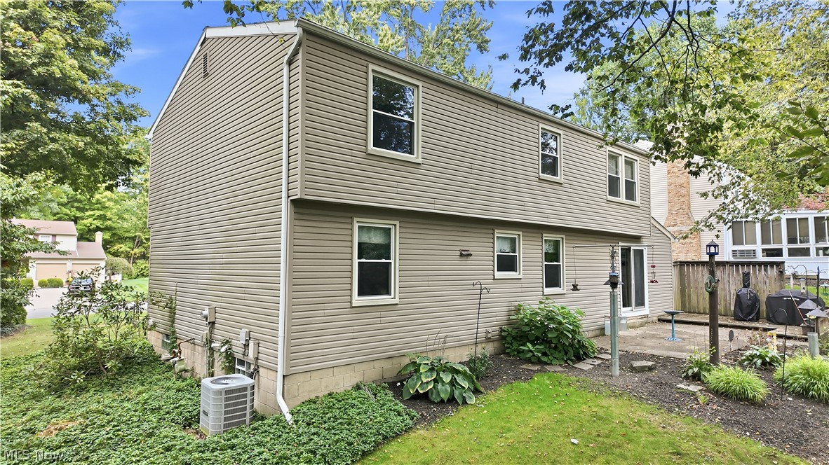 8578 Red Oak Drive NE Warren OH 44484