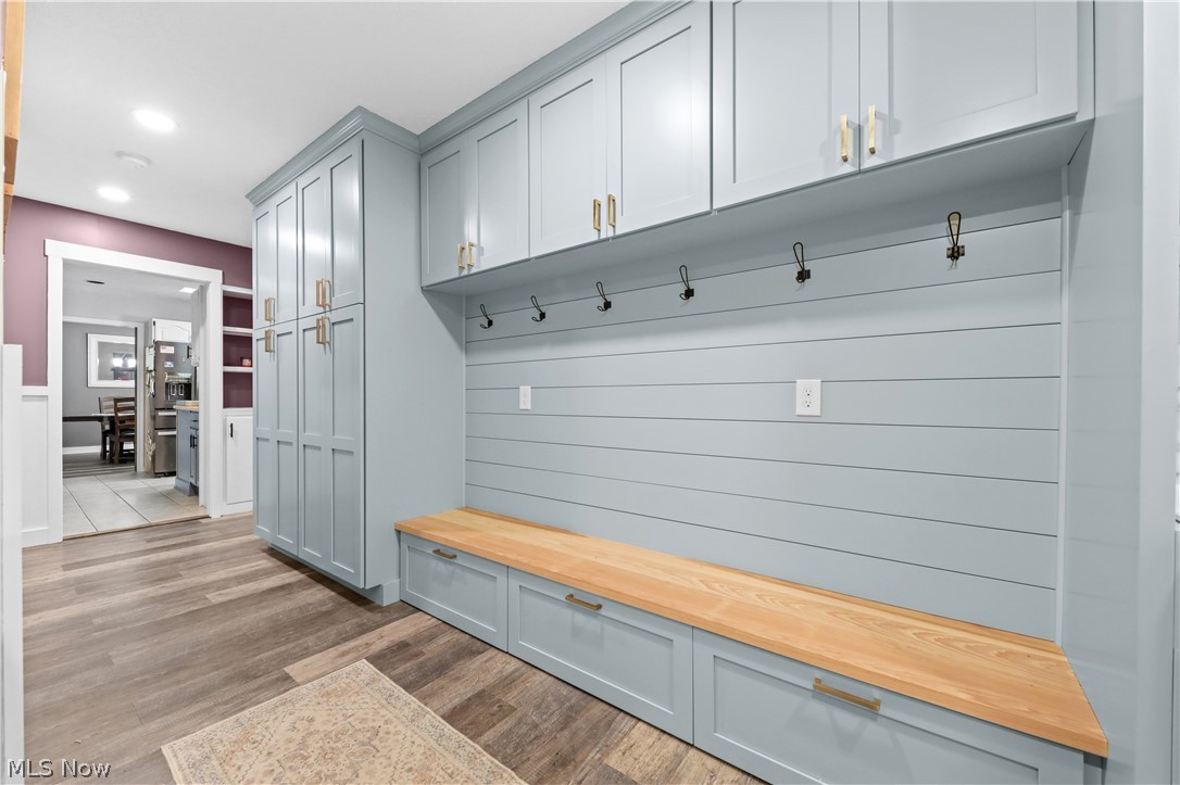 8212 Timber Trail Chagrin Falls OH 44023