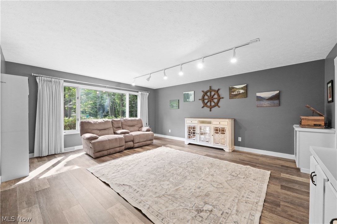 8212 Timber Trail Chagrin Falls OH 44023