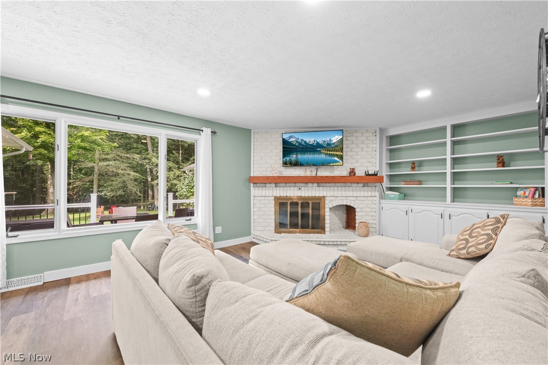 8212 Timber Trail Chagrin Falls OH 44023
