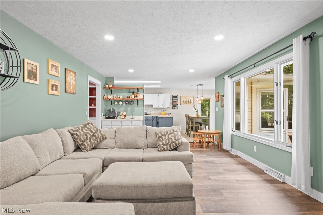 8212 Timber Trail Chagrin Falls OH 44023