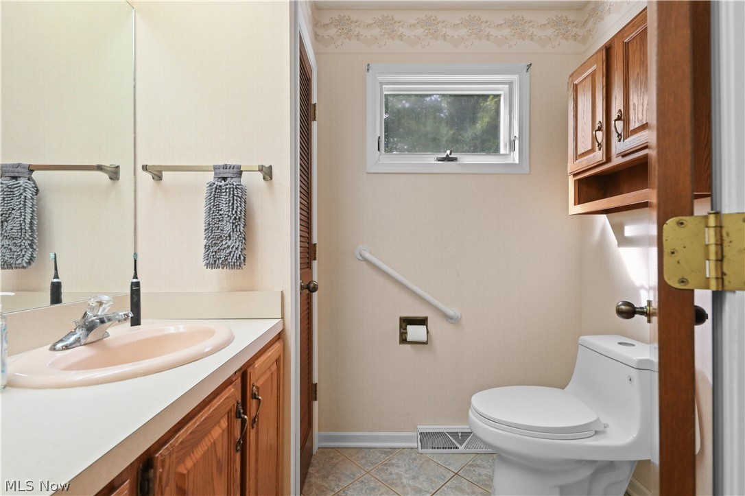 8212 Timber Trail Chagrin Falls OH 44023