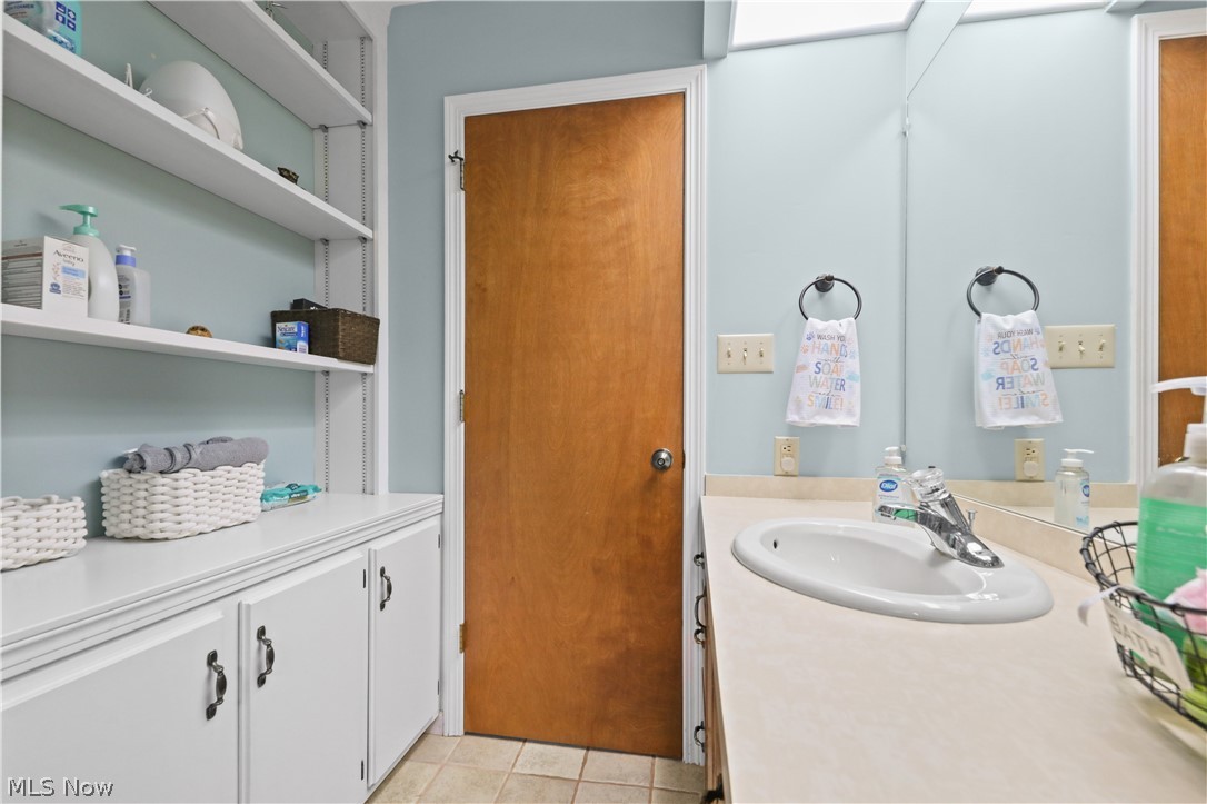 8212 Timber Trail Chagrin Falls OH 44023