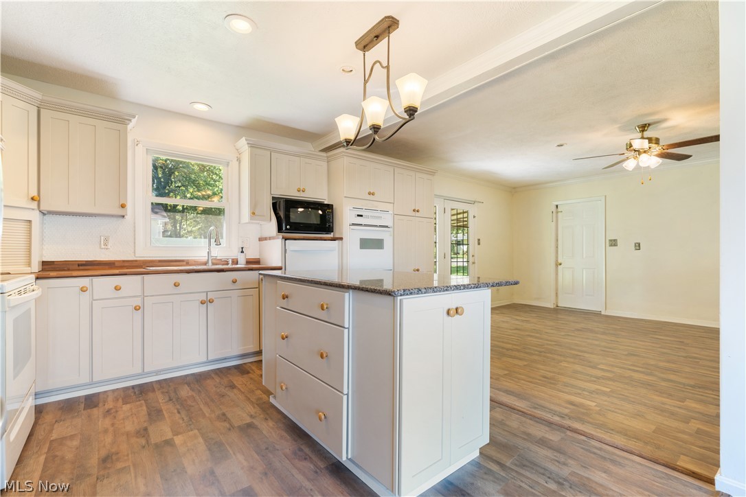1566 Beechview Avenue Alliance OH 44601
