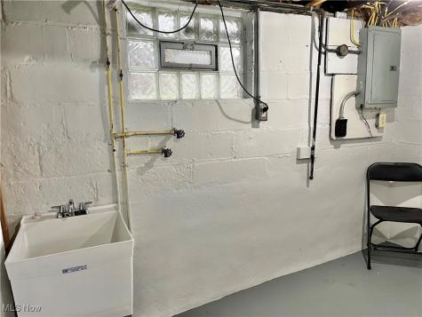 10914 Fidelity Avenue Cleveland OH 44111