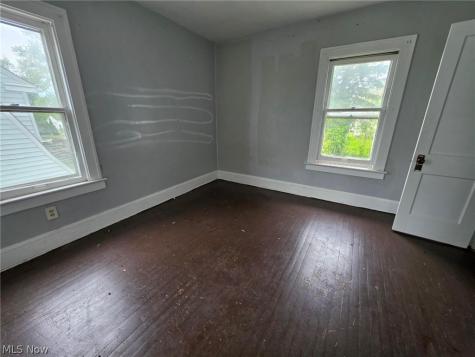10605 Grace Avenue Garfield Heights OH 44125