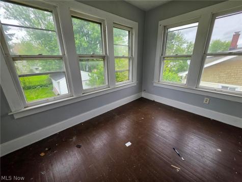 10605 Grace Avenue Garfield Heights OH 44125