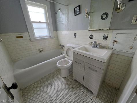 10605 Grace Avenue Garfield Heights OH 44125