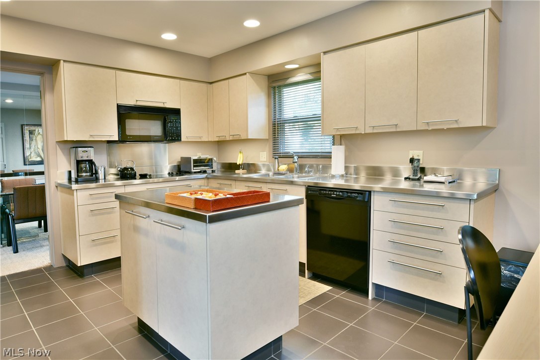 5797 Sampson Drive Girard OH 44420