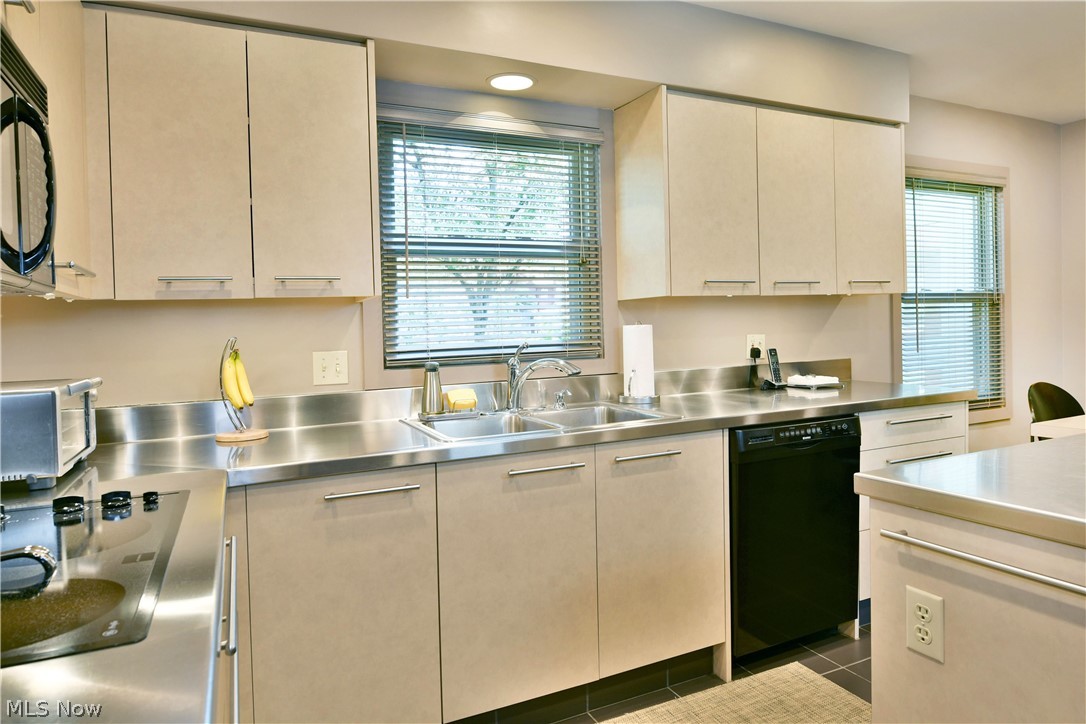 5797 Sampson Drive Girard OH 44420