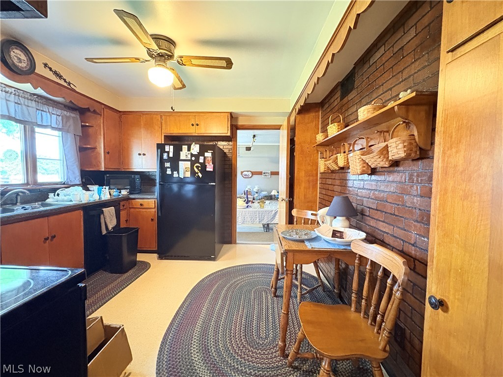1942 E 41st Street Ashtabula OH 44004