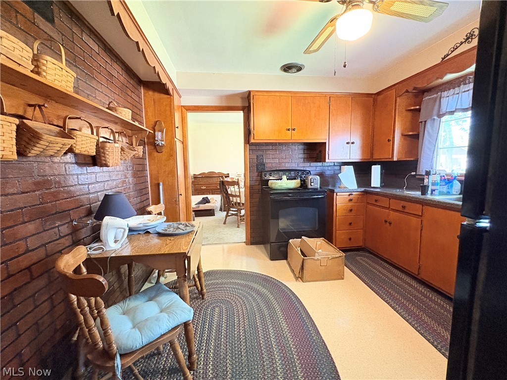 1942 E 41st Street Ashtabula OH 44004