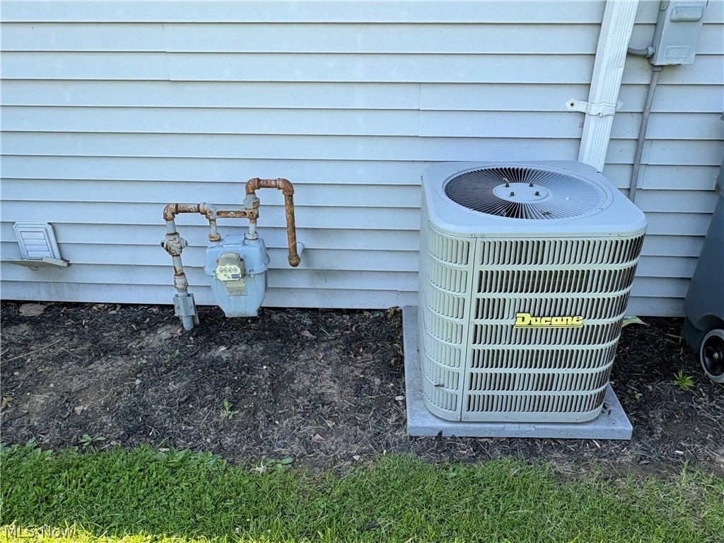 1942 E 41st Street Ashtabula OH 44004