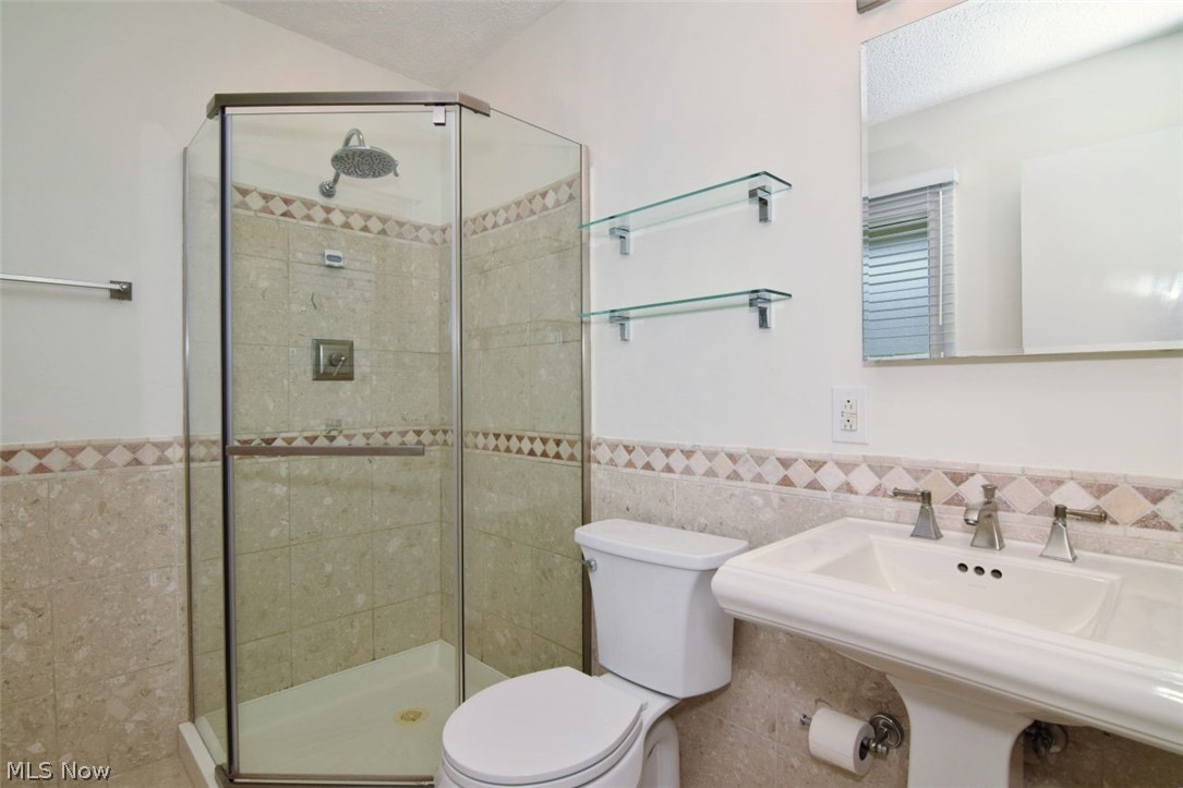1064 Stanwell Drive Highland Heights OH 44143