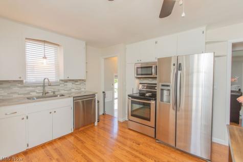 2322 Larchmont Drive Wickliffe OH 44092