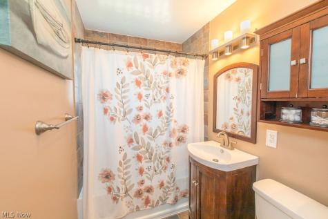 2322 Larchmont Drive Wickliffe OH 44092