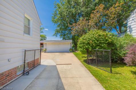 2322 Larchmont Drive Wickliffe OH 44092
