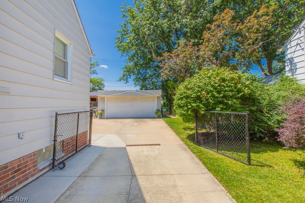 2322 Larchmont Drive Wickliffe OH 44092