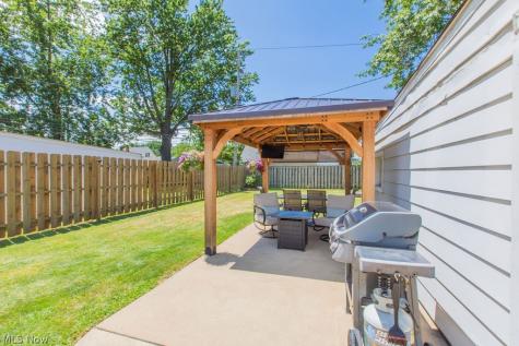 2322 Larchmont Drive Wickliffe OH 44092