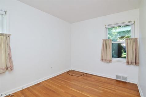 1663 Oakmount Road South Euclid OH 44121
