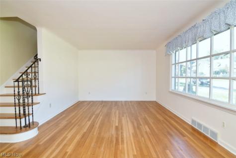 1663 Oakmount Road South Euclid OH 44121