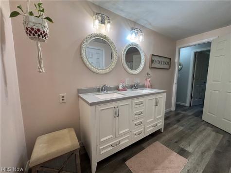 6601 Mapleton Street SE East Canton OH 44730