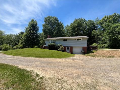6601 Mapleton Street SE East Canton OH 44730