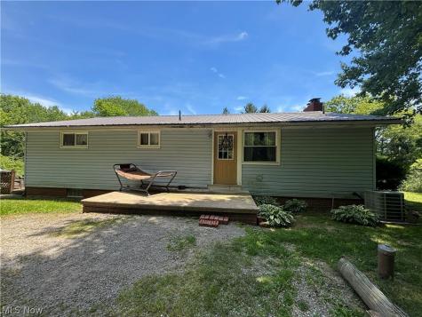 6601 Mapleton Street SE East Canton OH 44730