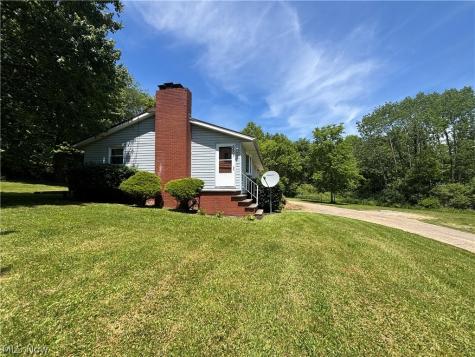 6601 Mapleton Street SE East Canton OH 44730