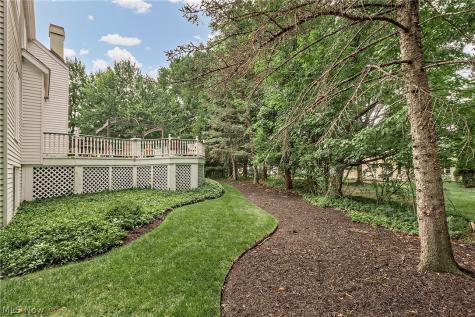 19165 Ridgeline Court Strongsville OH 44136