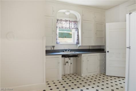 33 E Earle Avenue Youngstown OH 44507