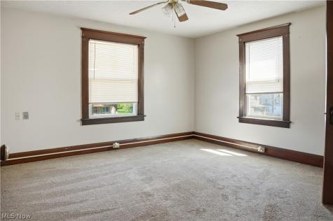 33 E Earle Avenue Youngstown OH 44507