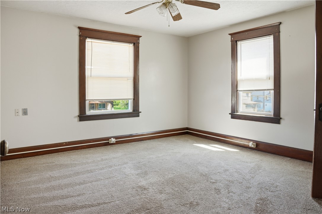 33 E Earle Avenue Youngstown OH 44507