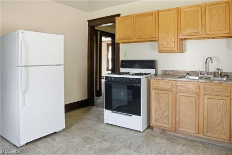 33 E Earle Avenue Youngstown OH 44507