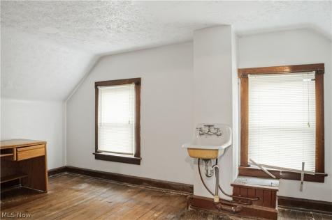 33 E Earle Avenue Youngstown OH 44507