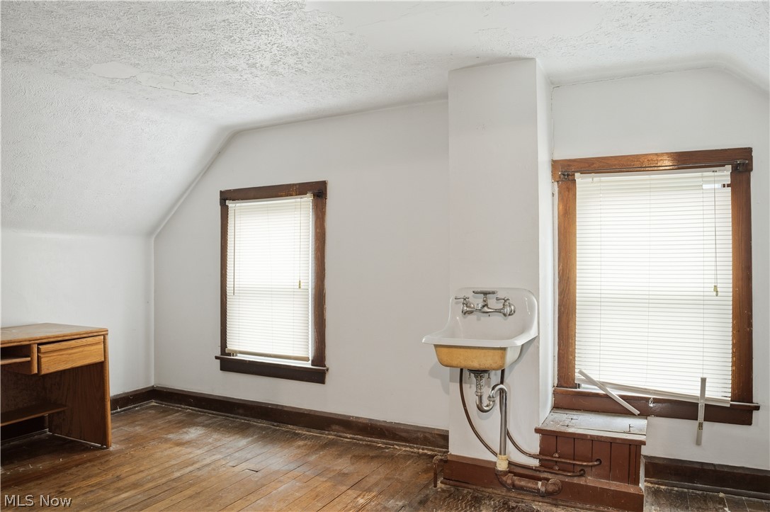 33 E Earle Avenue Youngstown OH 44507