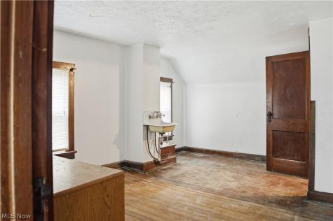 33 E Earle Avenue Youngstown OH 44507