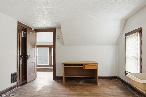 33 E Earle Avenue Youngstown OH 44507