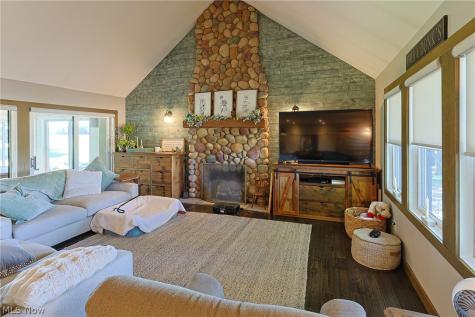 196 Greenwich East Townline Road N New London OH 44851