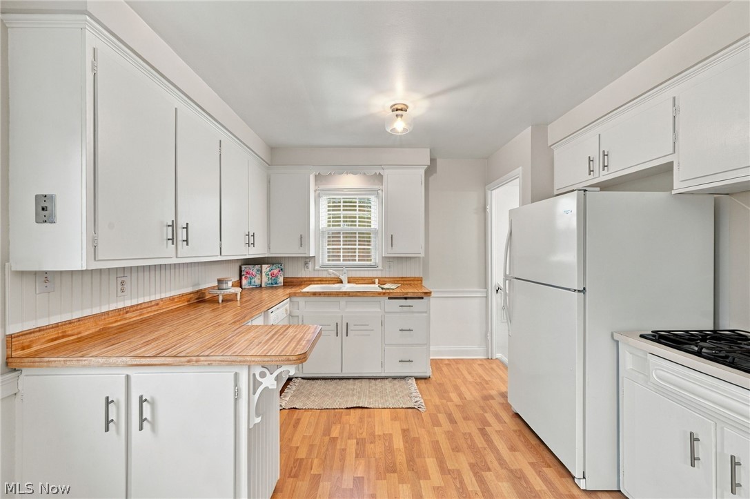 29508 Woodway Drive Wickliffe OH 44092