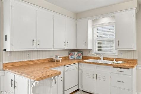 29508 Woodway Drive Wickliffe OH 44092