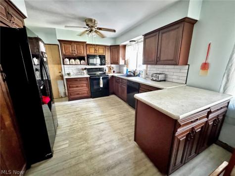 7569 Market Avenue N Canton OH 44721