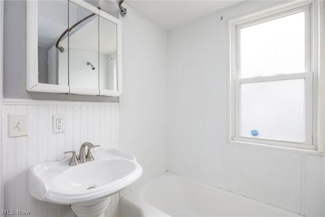 19307 Kildeer Avenue Cleveland OH 44119