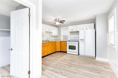 19307 Kildeer Avenue Cleveland OH 44119