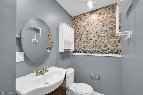 17024 Hunting Meadows Drive Strongsville OH 44136