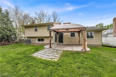 17024 Hunting Meadows Drive Strongsville OH 44136