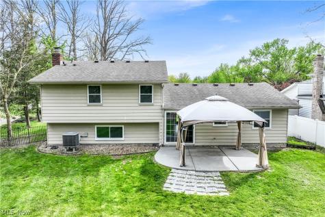 17024 Hunting Meadows Drive Strongsville OH 44136